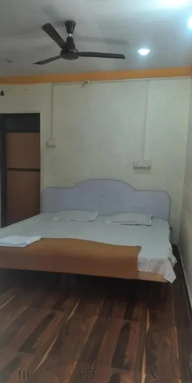 Nitish home stay ac room
