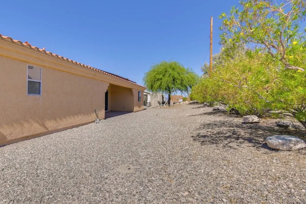4 Mi to London Bridge: Lake Havasu City Home!