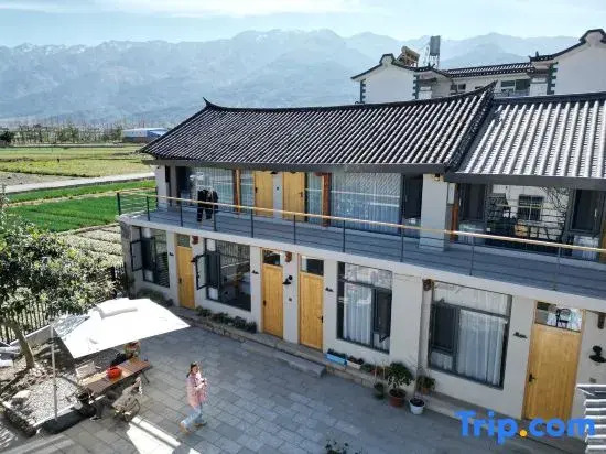 Dali Qinwei Huxuan Pastoral Homestay