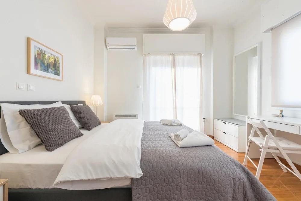 Cozy and Fresh 2bdrm apt Close to Metro