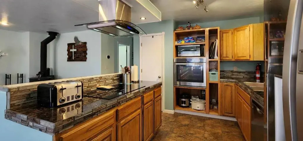Trinity Escapes - Two Bedroom two bathroom full Apartment near airport