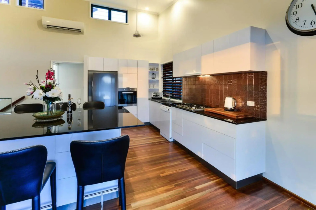 NEWLY BEAUTFULLY RENOVATED 16 The Casuarina - 3 Bedroom House With 180 Degree Ocean Views