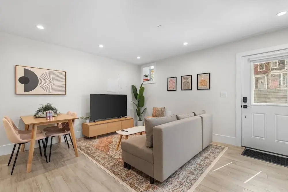 Central 2 br City Sanctuary Commuter friendly