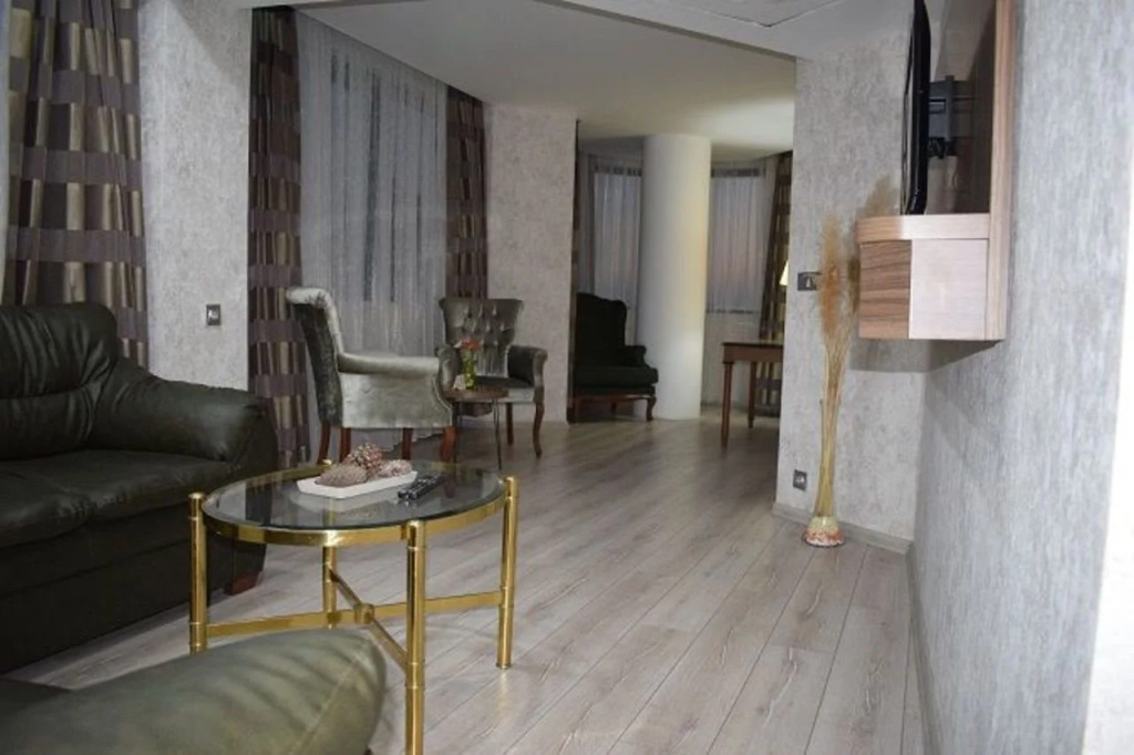 Euro Plaza Hotel