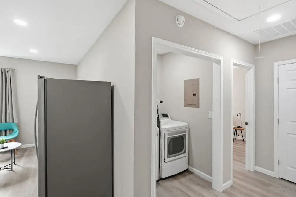 Cozy 3BR Duplex Insuite Laundry Min to Downtown