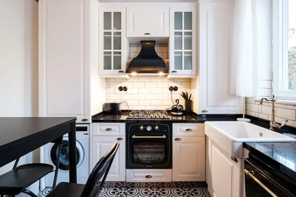 Flat With Balcony 8 min to Istiklal Avenue