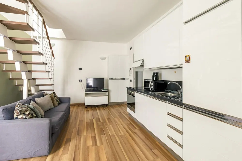Candiani Building - Elegant 2-level Apartment With 3 Bedrooms