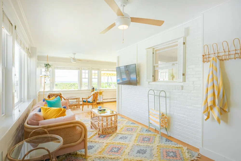 Rye Motor Inn - Oceanfront, Walk to Beach
