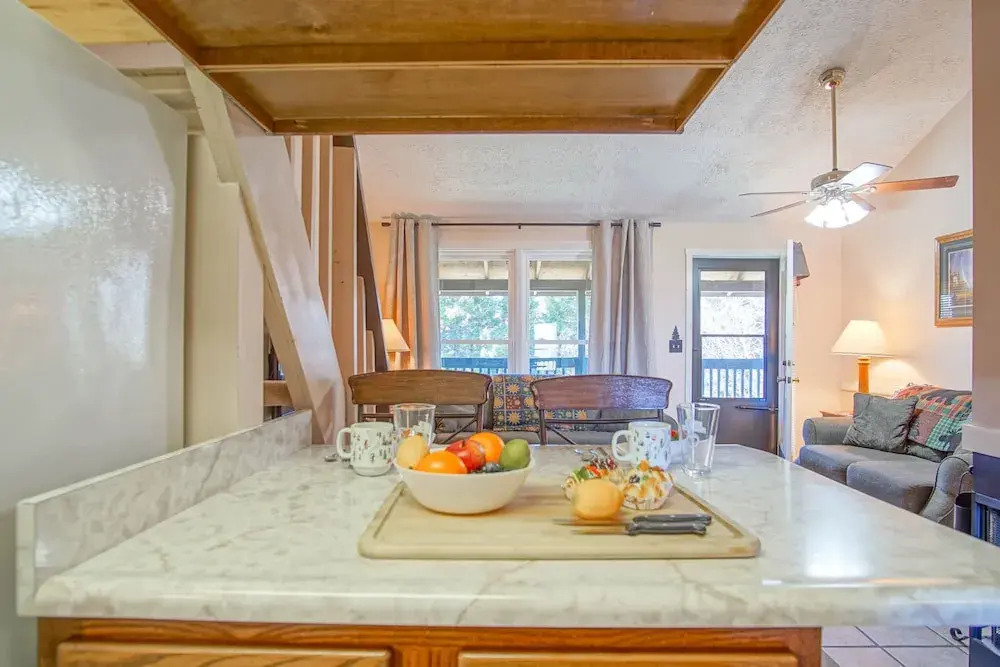 1br: Studio Loft Ridgewood 59 Wood Fireplace, Washer and Dryer Full Kitchen
