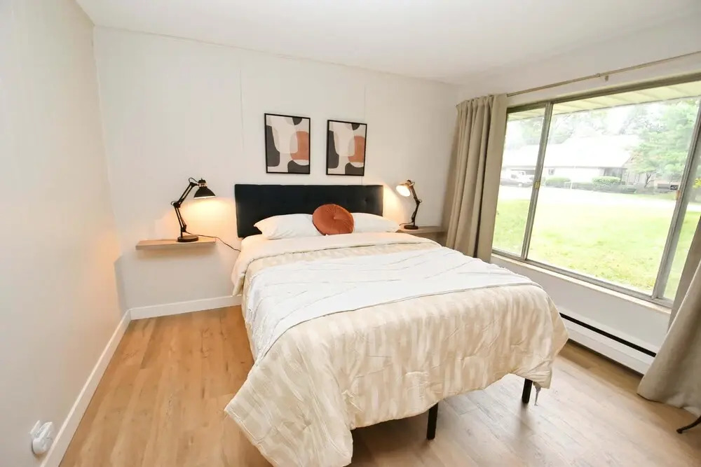 Mid Century Modern With Modern Touches 10 min Walk to Notre Dame 1831