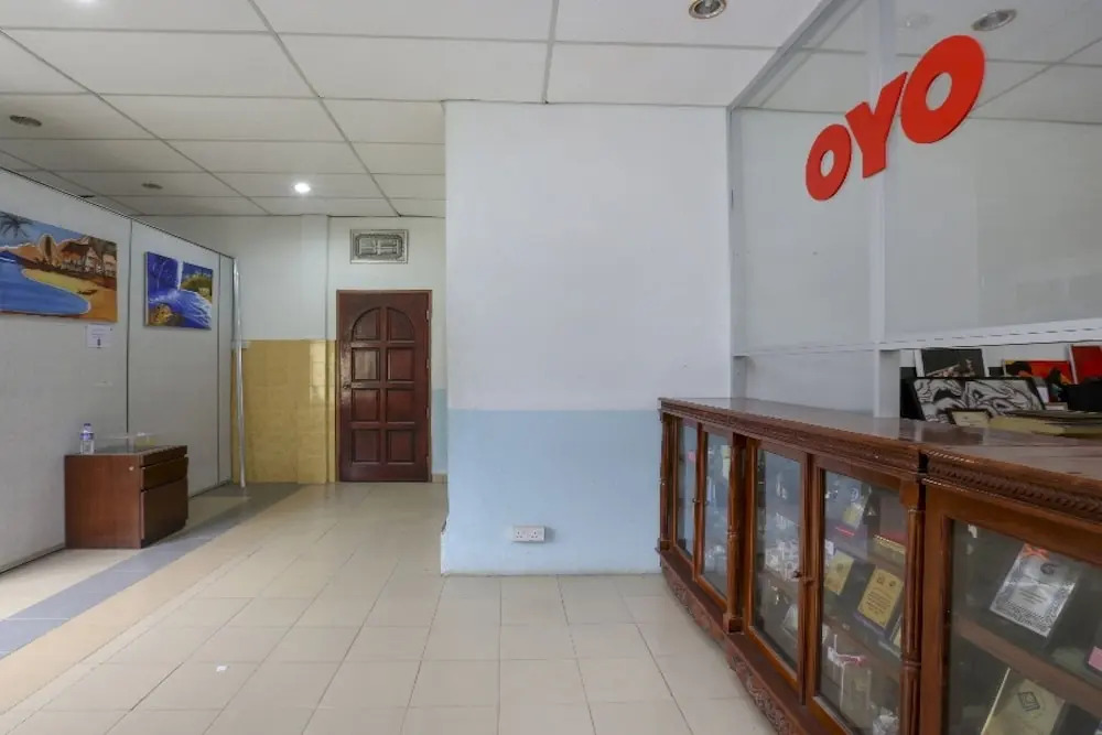 OYO 90441 Cz Traveler's Hotel