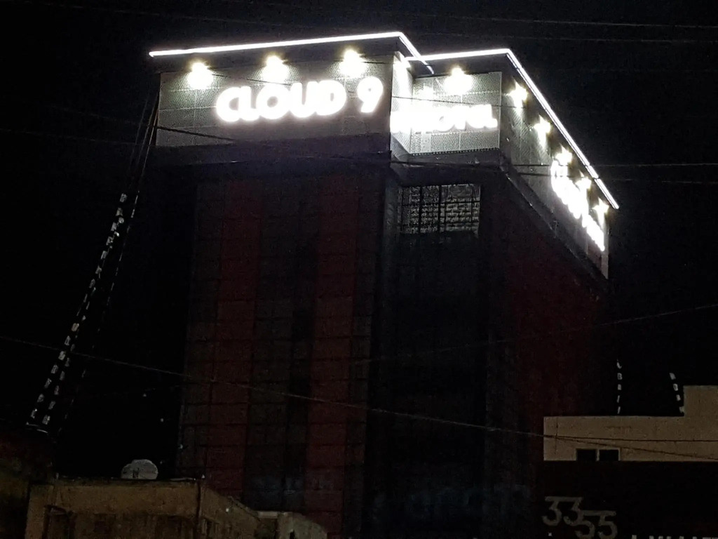 Hotel Cloud 9