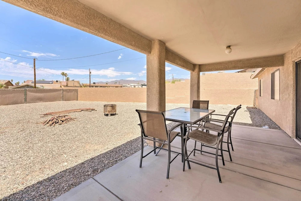 5 Mi to Beach & Marina: Lake Havasu Getaway!