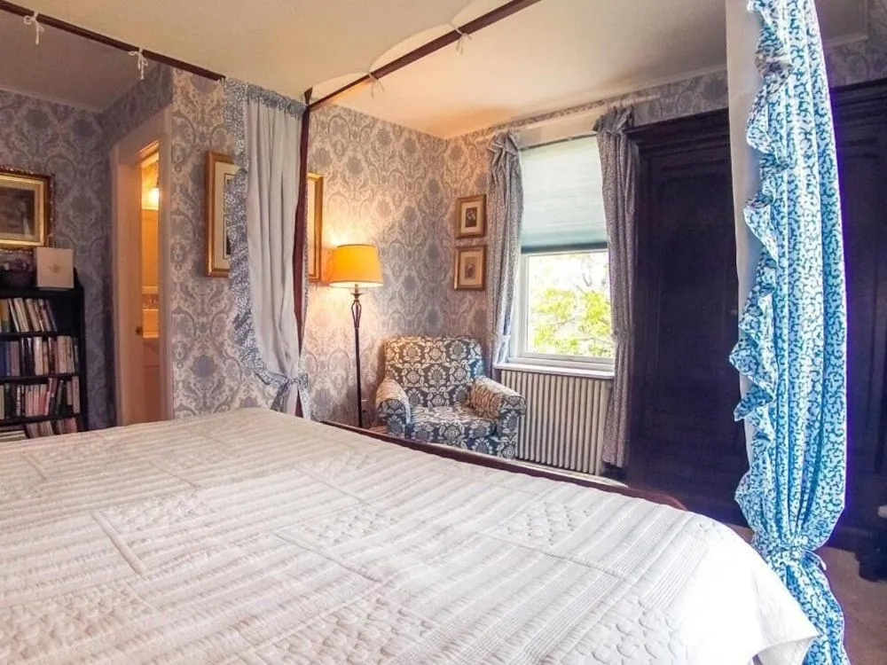 Harbor Knoll Bed and Breakfast