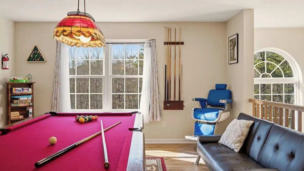 Poconos Fun by Avantstay Mount Pocono Escape Firepit + Game Room Near Trails + Lakes
