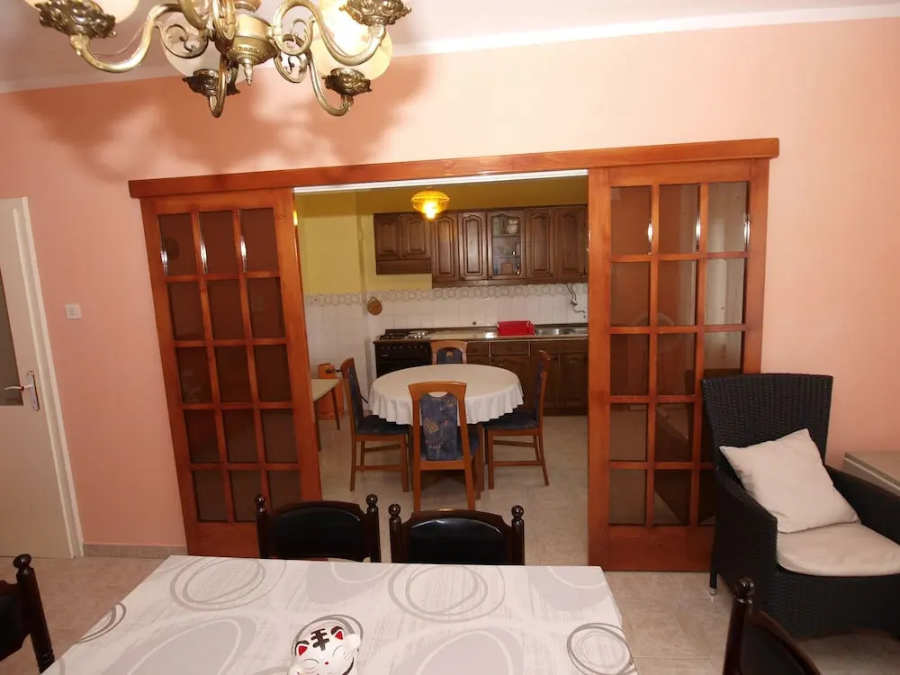 Apartment 752