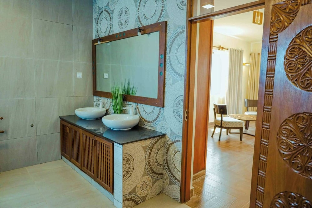 Luxurious 5-Bedroom Villa with Private Pool in Diani