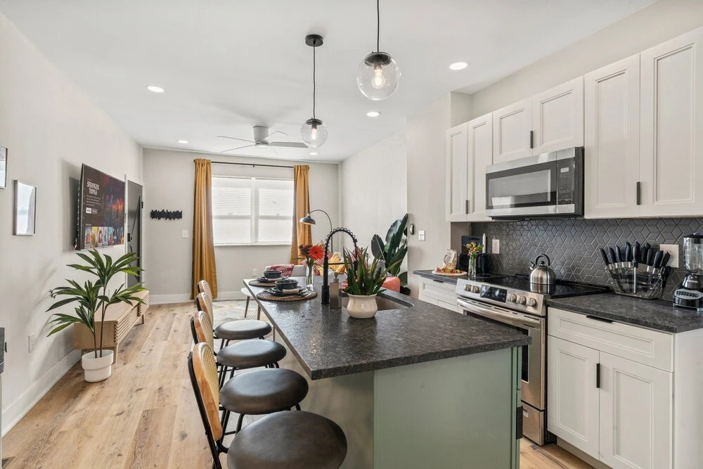Passyunk Square Spacious 1BR - Huge Deck