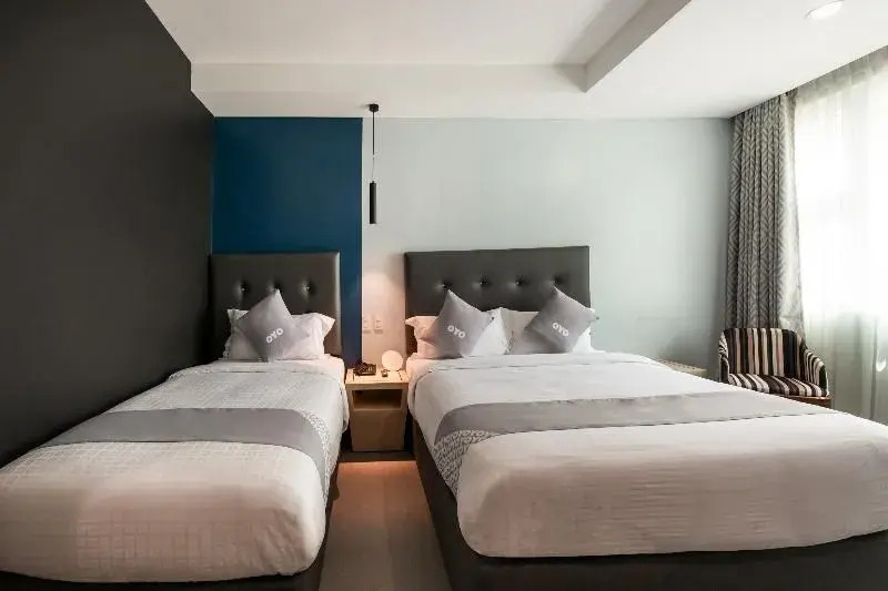 Oyo 207 Bay Area Suites Near Philippine General Hospital
