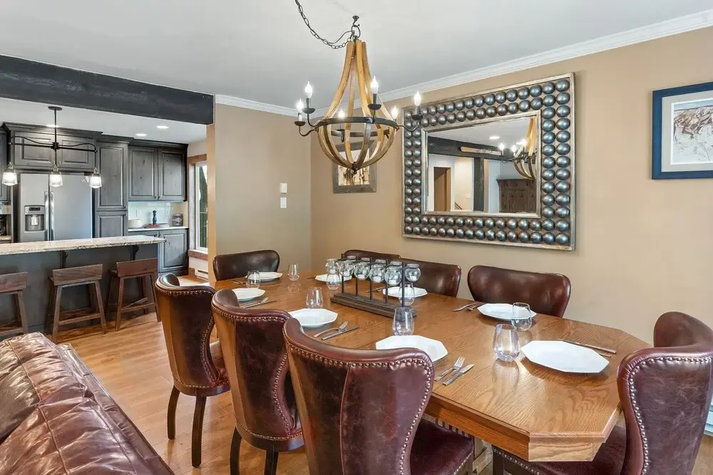 Winterset 1 4 Bedroom Condo by RedAwning