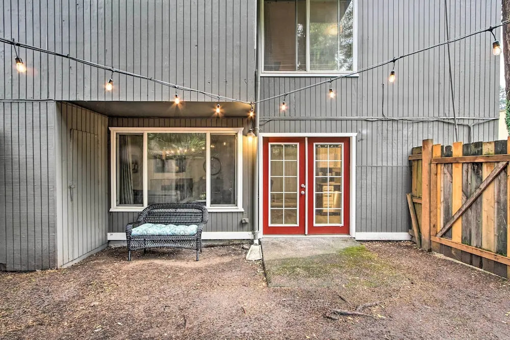 Lakewood Retreat: Access Nature & Urban Sites