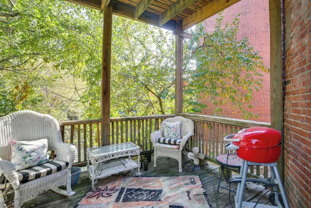 Heart of St Louis! Walkable Soulard Apt w/ Loft