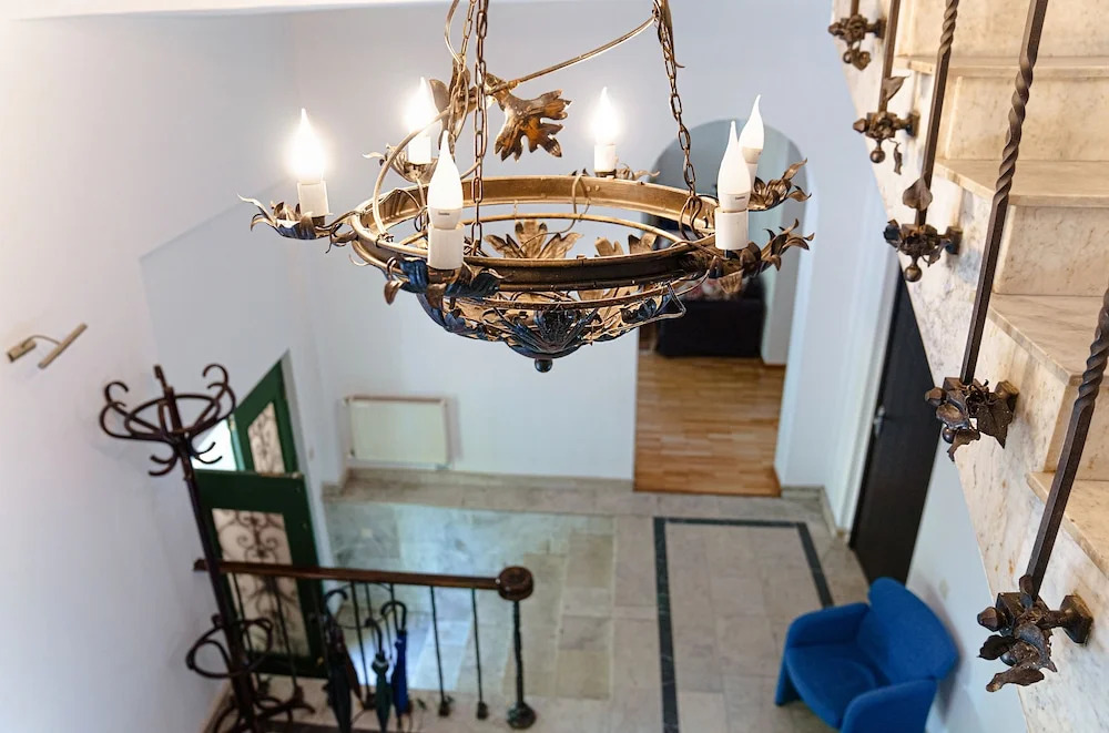 Ava Hotel
