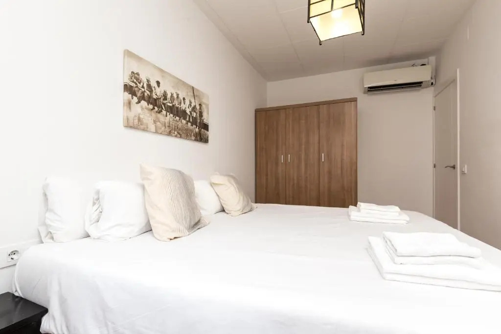 Sunny 3BR for 4 Iconic Terrace Views