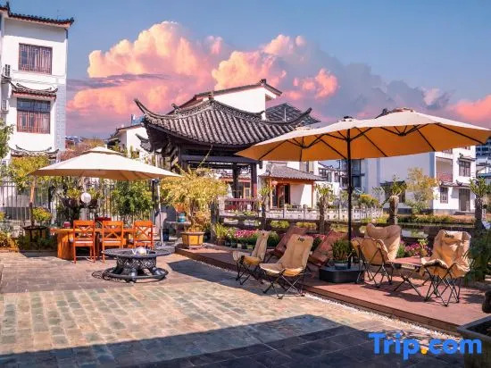 Xian Cottage | Flower Admiring Lakeside Villa Courtyard Homestay (Tengyue Ancient Town Branch)