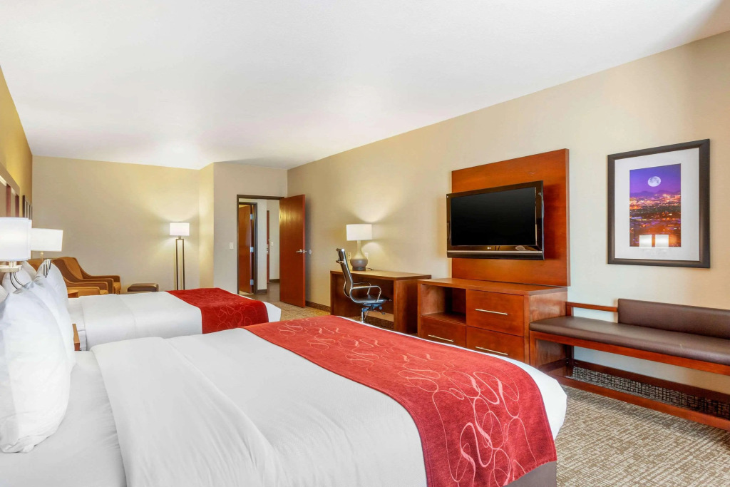 Comfort Suites Glendale - State Farm Stadium Area