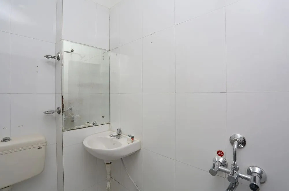 Oyo 24646 Hotel Gaurav Palace