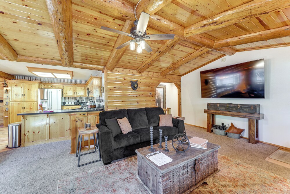 Multiple Decks! Cabin 1 Mi to Big Bear Lake Access