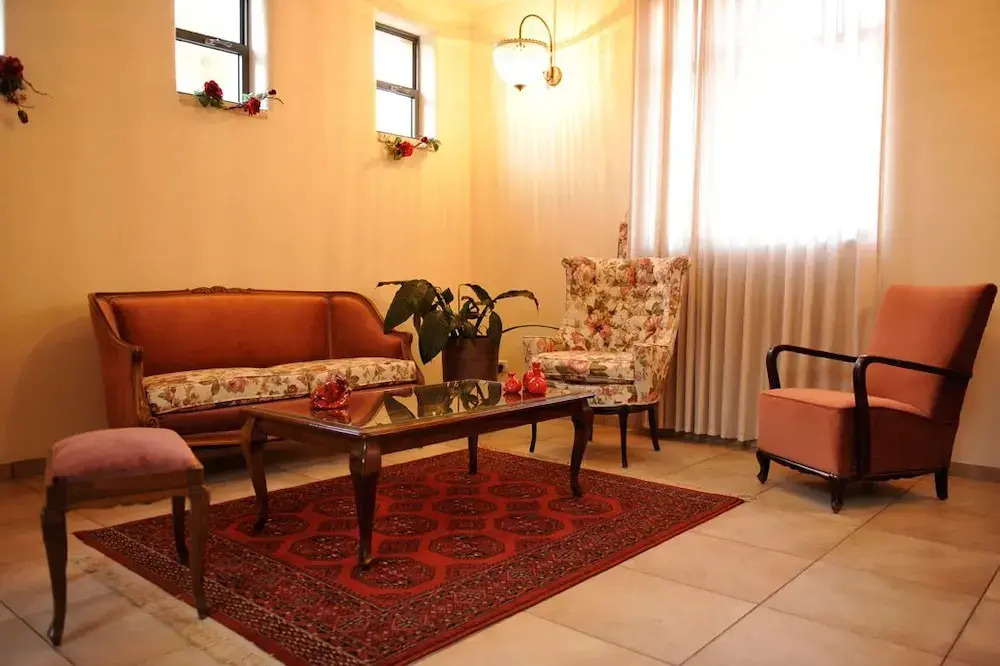 Kami Suites Hotel