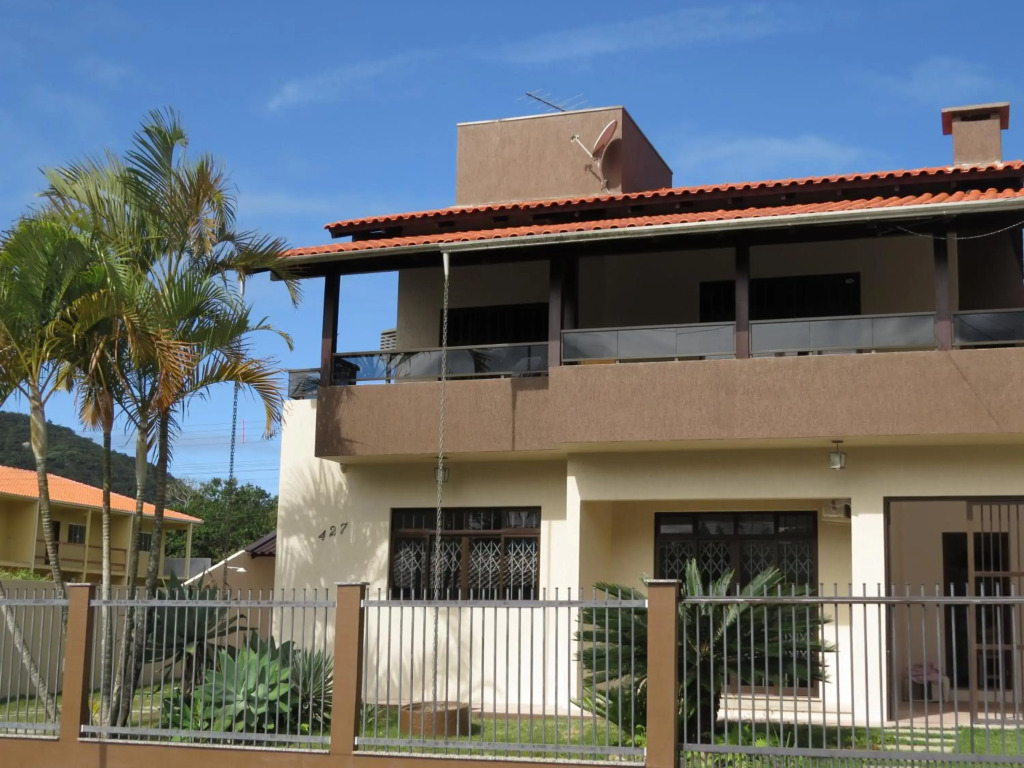 Bombinhas Brasil Residence II Guest House