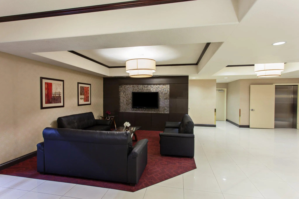 Holiday Inn Express Hollywood Walk of Fame by IHG
