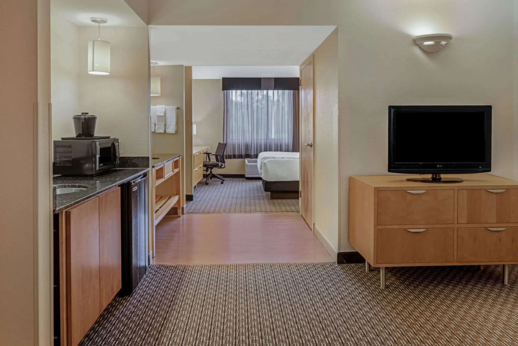 La Quinta by Wyndham Naples Downtown