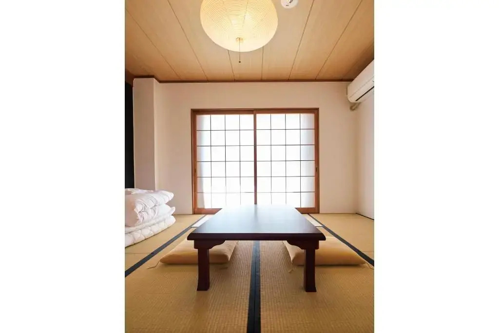 J-Hoppers Lake Biwa Guesthouse