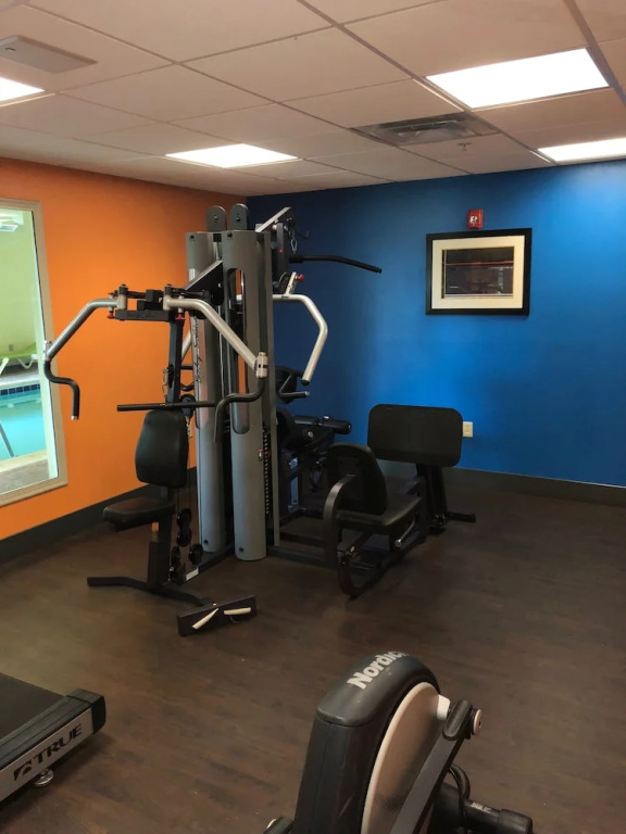 Countryview Inn & Suites