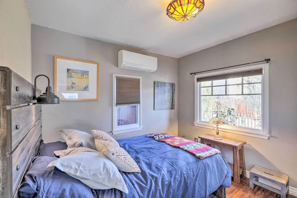 Charming Craftsman Bungalow With Garden & Hot Tub!