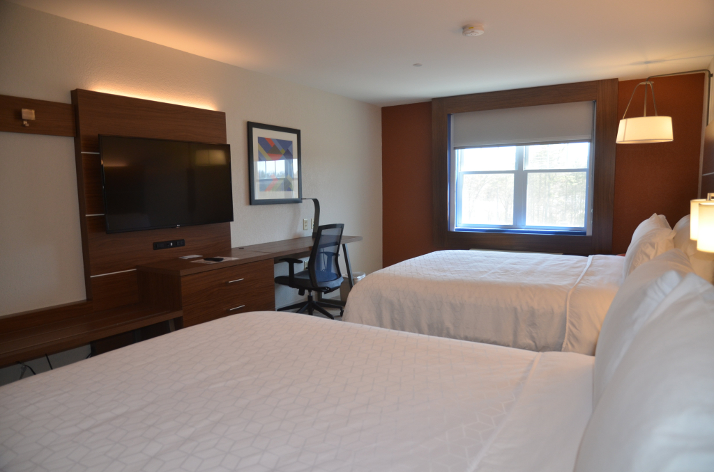 Holiday Inn Express & Suites Rochester by IHG