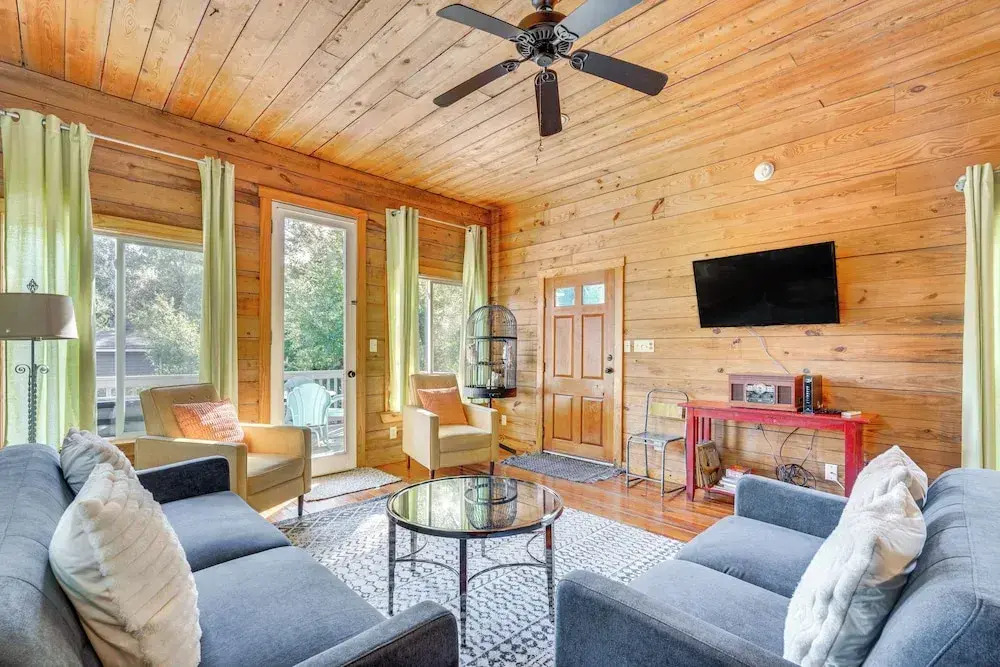 ‘The Bird House’ Lush Bungalow, Steps from Ocean