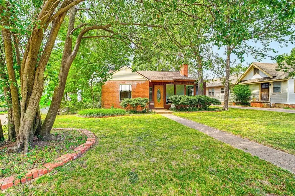 Tulsa Cottage w/ Hot Tub: 4 Mi to Downtown