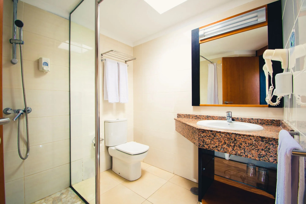 Отель HL Miraflor Suites