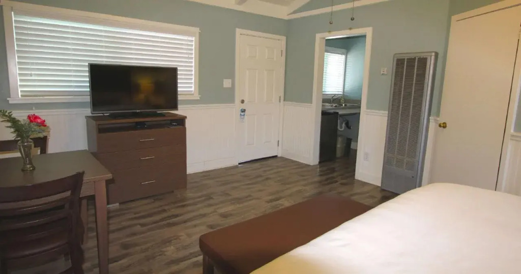 Ocean Echo Inn & Beach Cottages