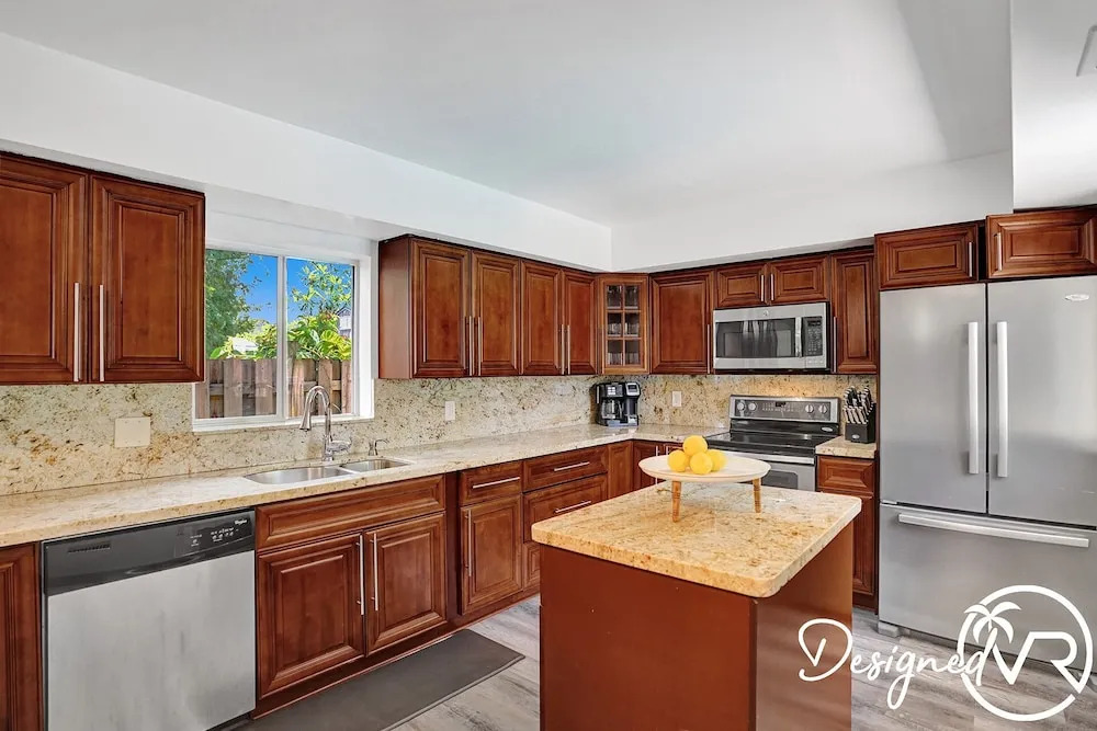 Beautiful 4 BR with Private Heated Pool