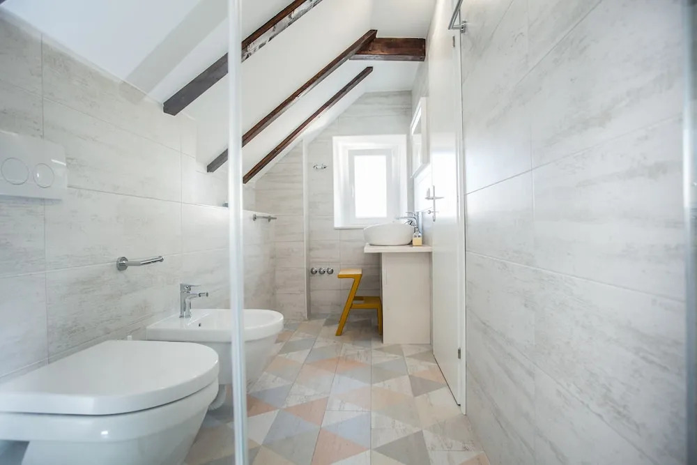 Tinel Longo, holiday home for up to 8, city center, BBQ, terrace