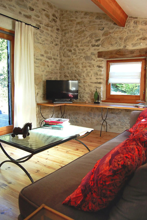 Lovely Stone House Withe Private Terrace, Le Pègue