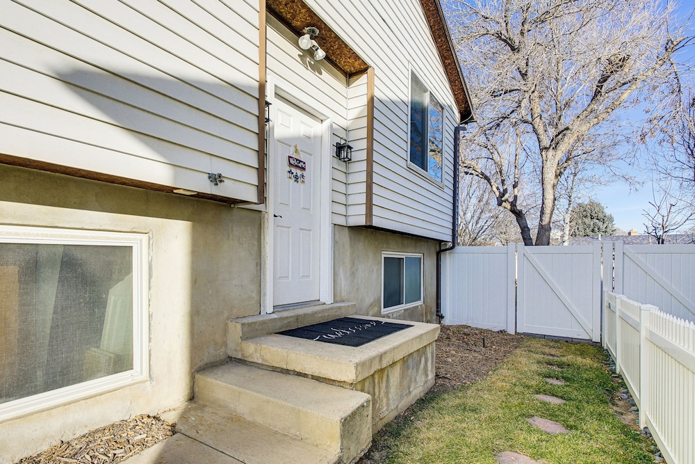Private Yard & Basketball Hoop: Bright SLC Escape