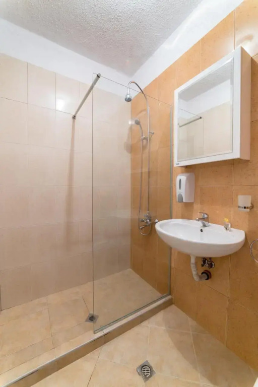 Comfort.Chic.Charming Apt with Terrace near NDK