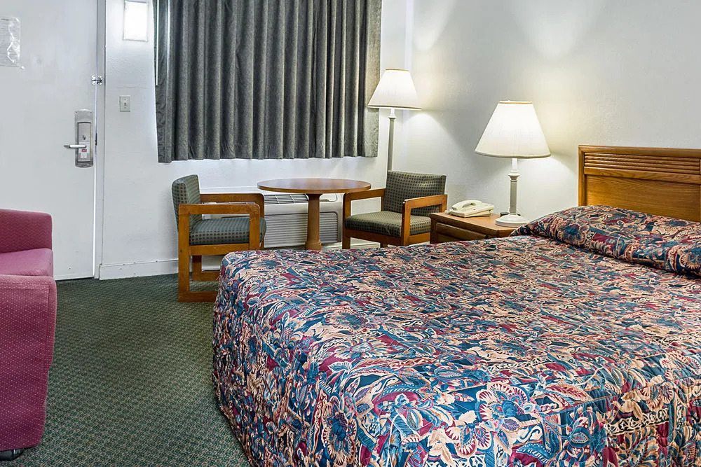 Econo Lodge South